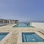 Artsy Oceanview Condo W Incredible Rooftop Pool
