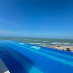 Artsy Oceanview Condo W Incredible Rooftop Pool